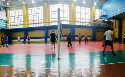 Работники Гусиноозёрской ГРЭС сразились за звание лучшей волейбольной команды.