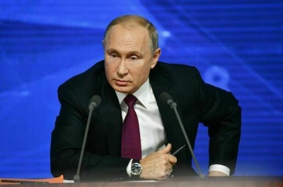 Президент РФ Владимир Путин предложил наказывать работодателей за препятствование профсоюзам